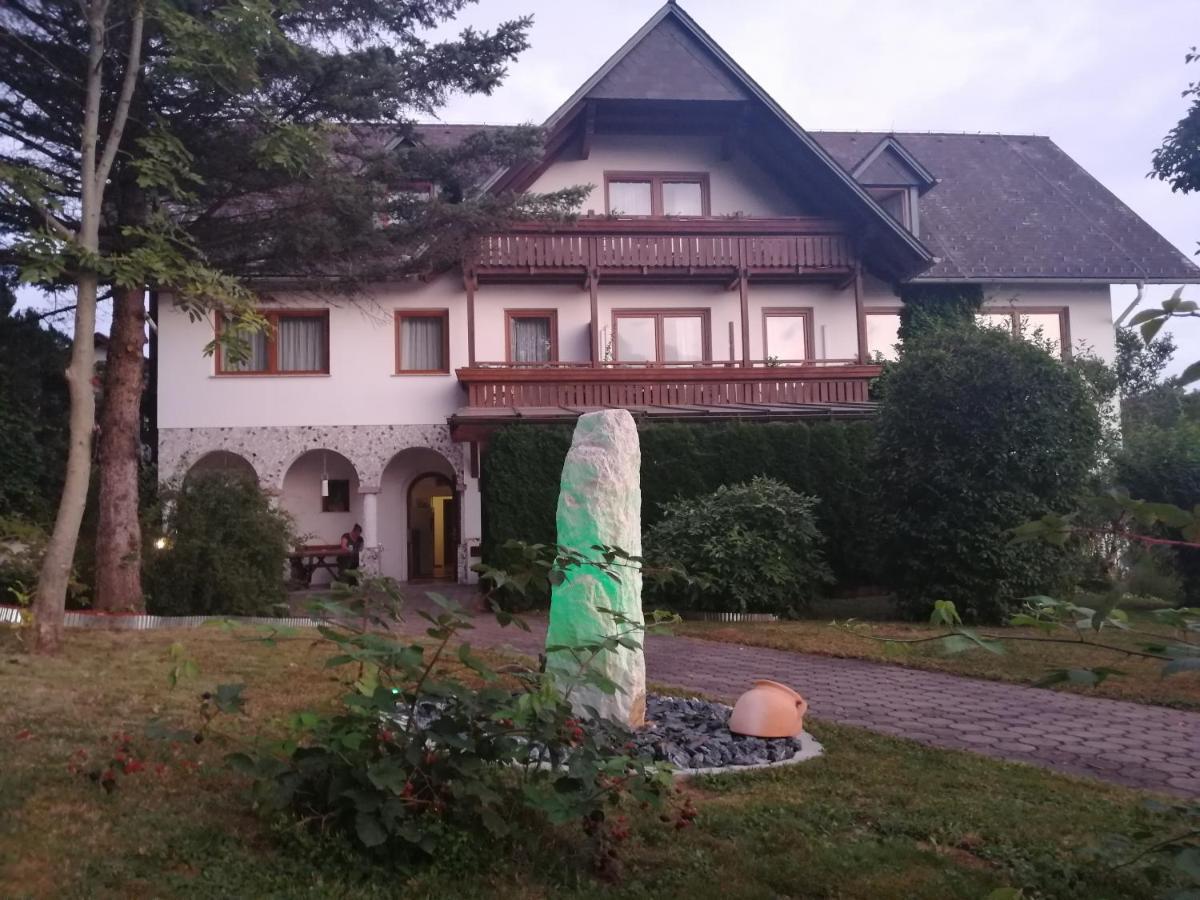 Pension Arkadenhof Fürstenfeld Buitenkant foto
