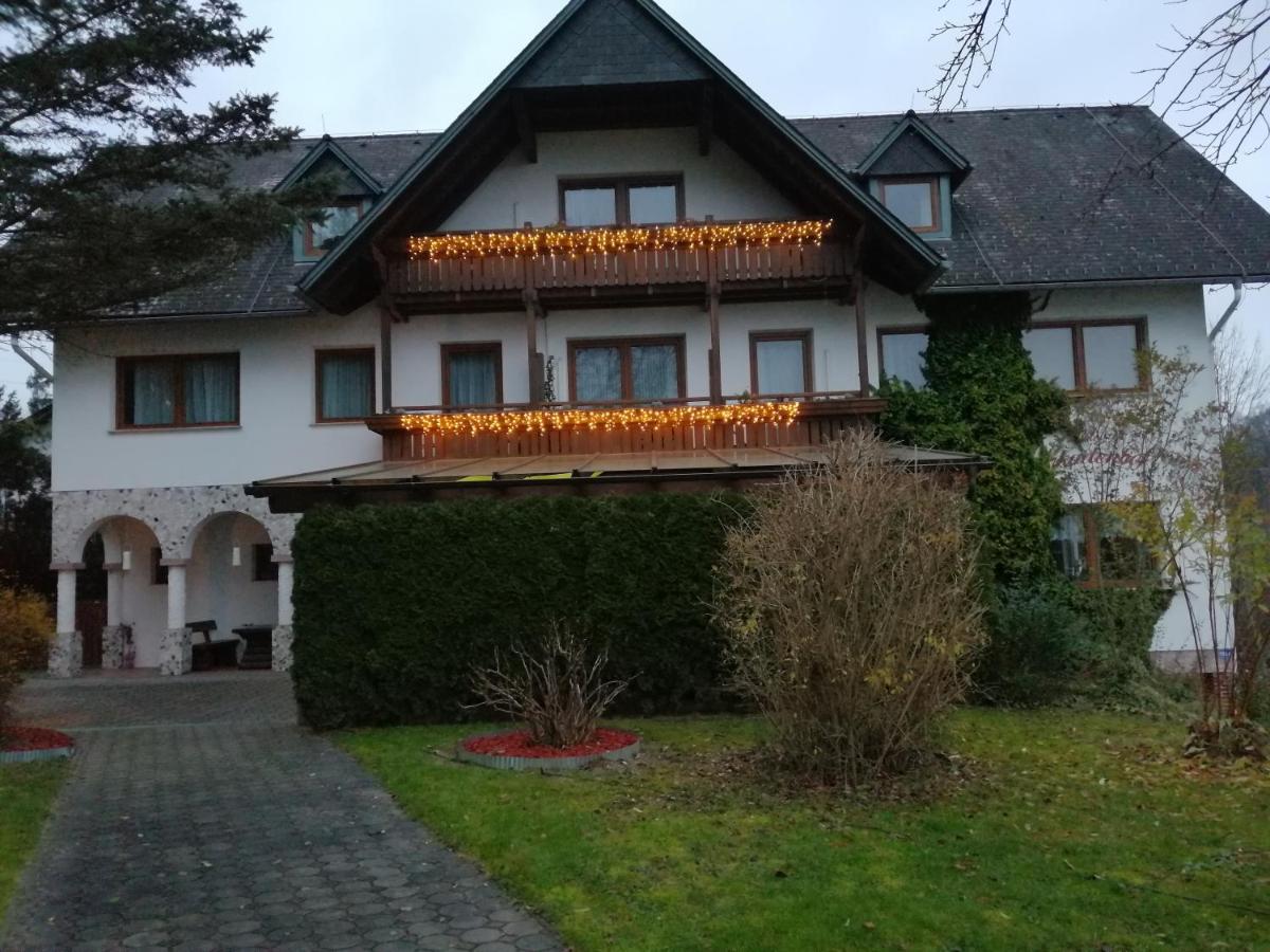 Pension Arkadenhof Fürstenfeld Buitenkant foto