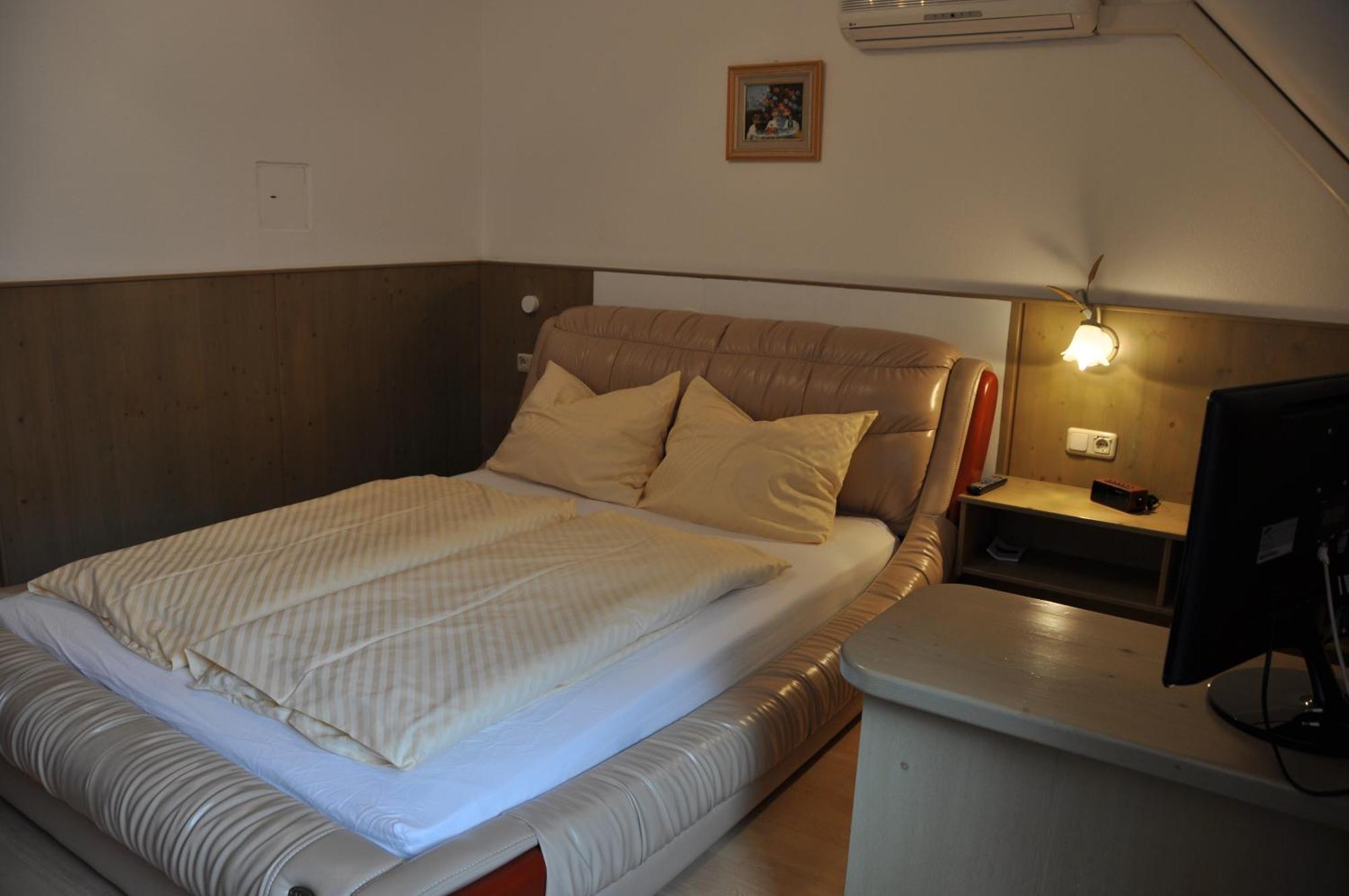 Pension Arkadenhof Fürstenfeld Buitenkant foto
